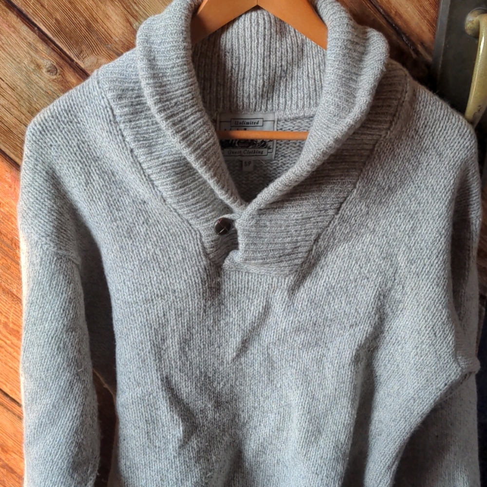 Quest pullover vintage beige/cream in a men's small wool sweater